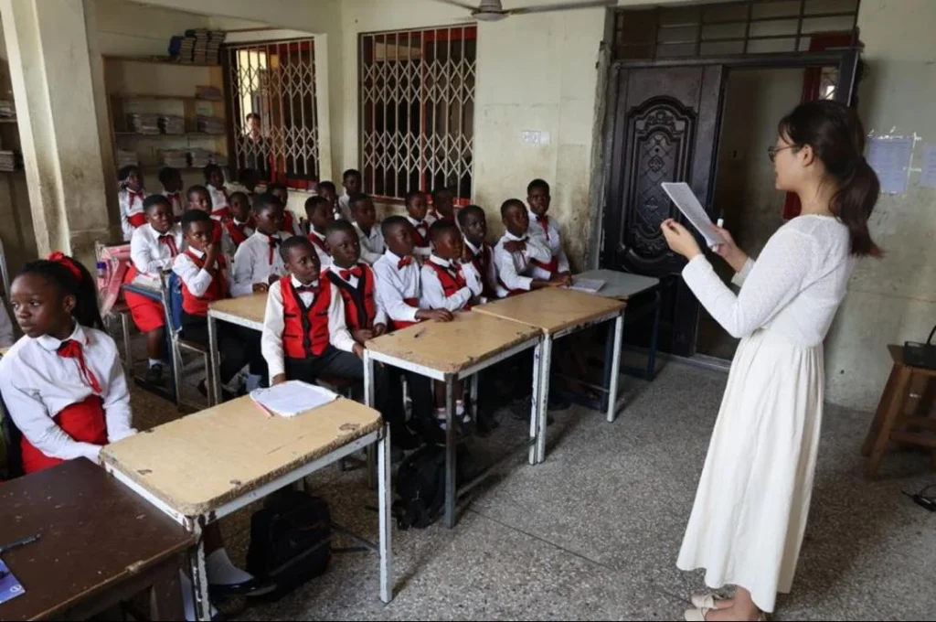 Chinese-language assistants to secondary schools