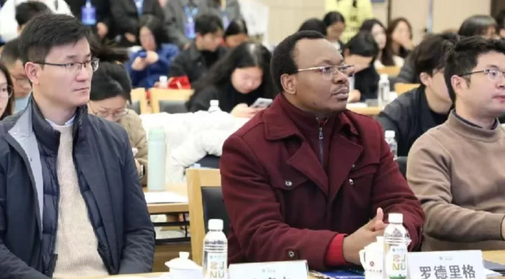 nearly 100 scholars, practitioners and specialists from China and African countries