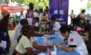 Chinese Doctors Provide Free Medical Services on Inhaca Island