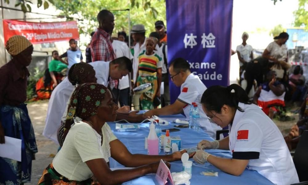 Chinese Doctors Provide Free Medical Services on Inhaca Island