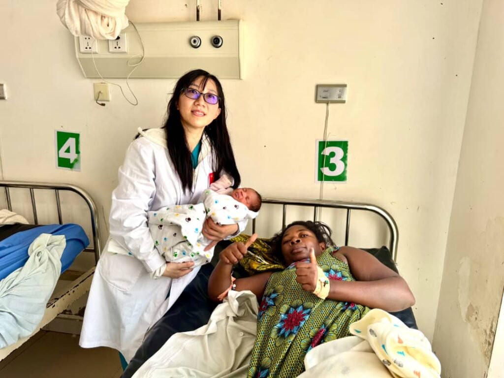 The China Medical Team  successfully carried out life-saving interventions for two pregnant women