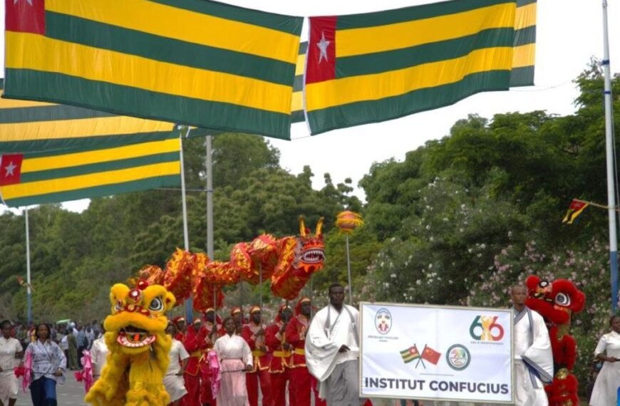 Chinese Students Join Togo Independence Parade