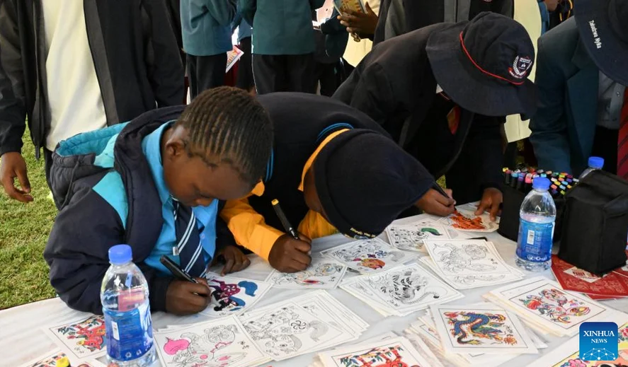 Zimbabwean children enjoy Chinese culture